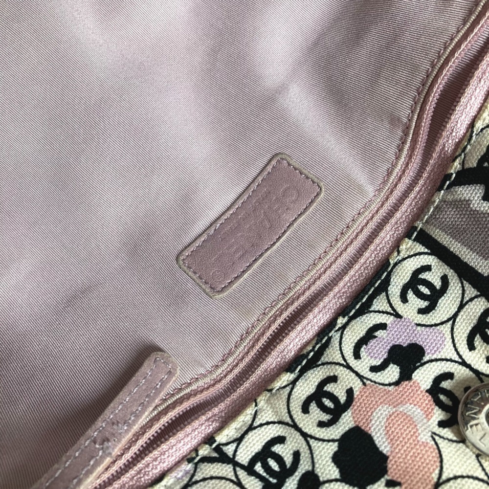 CHANEL Vintage Black Leather Logo Shoulder Bag - Picture 12 of 15